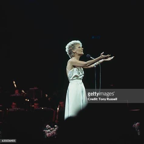 Petula Clark Performs In London Photos And Premium High Res Pictures