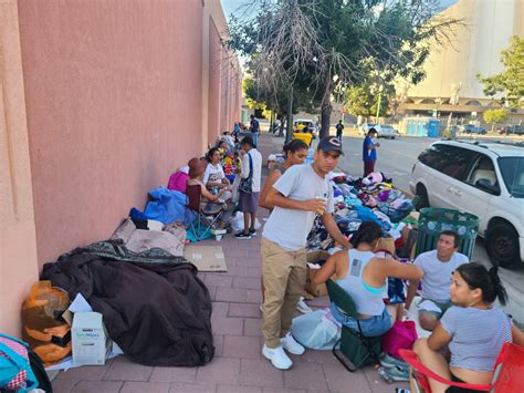 Venezolanos llevan cuatro días en las calles de El Paso a la espera de