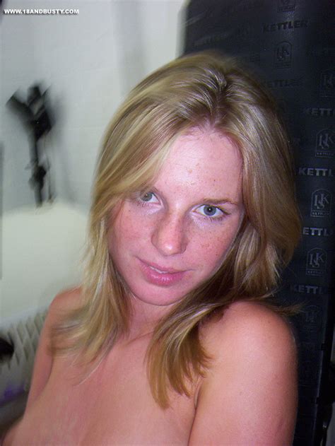 Horny Teenage Girl In Gym Drops Clothes To XXX Dessert Picture