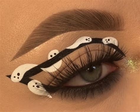 Pin De Sophia Vellis En Halloween Maquillaje De Ojos Creativos