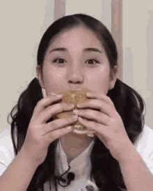 Aleyna Yilmaz Eat Aleyna Yilmaz Eat Burger Discover Share GIFs