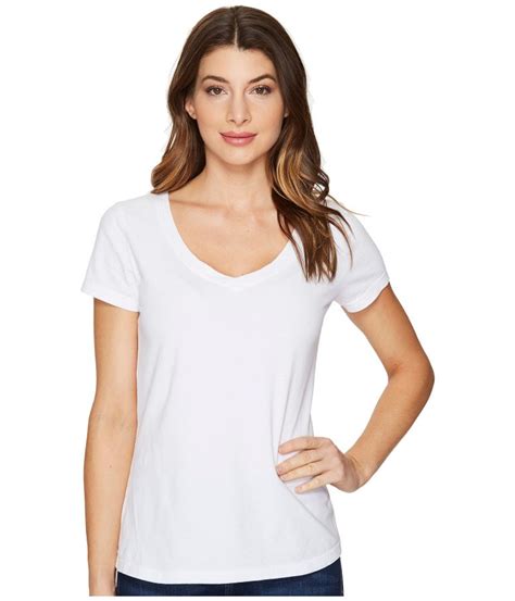 The best white t-shirts for women from a t-shirt junkie. Hurry...big sales!