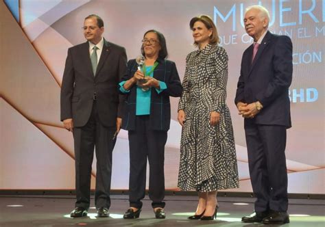 Banco Bhd Entrega Premio Mujeres Que Cambian El Mundo Rc Noticias