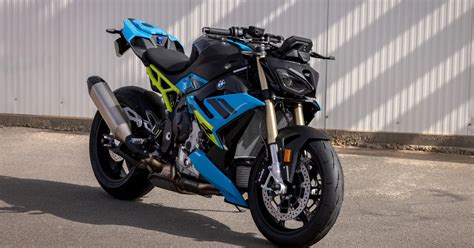 BMW S 1000 R Naked Bike Launched In India At 19 90 Lakh