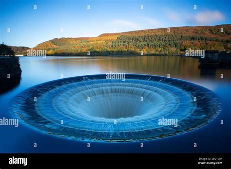 Derwent Reservoir Derbyshire England Uk Hi Res Stock Photography And