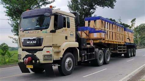 Truk Trailer Panjang Man Penuh Muatan Lintas Pantura Truk Tronton