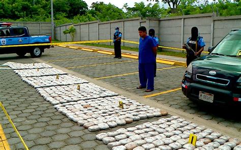 Polic A Nacional Ocupa Libras De Marihuana En El Barrio De Managua