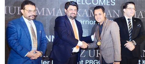 Governor Of Sindh Kamran Khan Tessori Is Giving Gold Medal To The