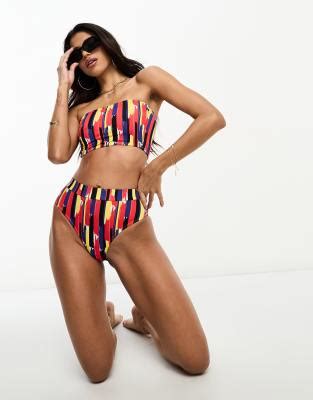 Threadbare Completo bikini con top a fascia e slip a vita alta rosso con stampa rétro ASOS