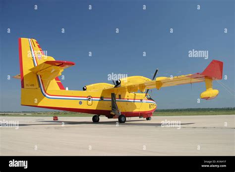 Canadair CL-415 "877" water bomber Croatian Air Force Stock Photo - Alamy