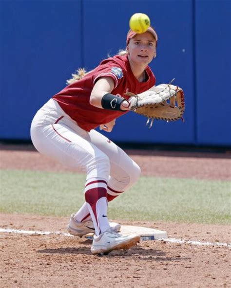 Jennings Has Game Winning Double Oklahoma Tops Stanford Reaches Women S College World Series