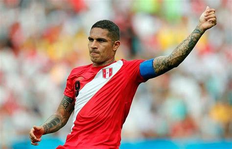 Paolo Guerrero es el tercer capitán de la Selección Peruana que marca