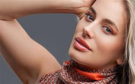 Catalina Palacios deja la escoba con destapado video en bikini a sus 44años Tecache cl