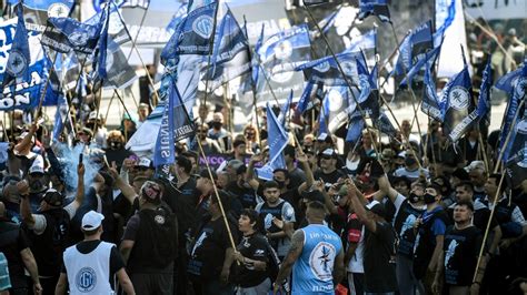 La Cgt La Cta Y Organizaciones Sociales Marchan Al Congreso Contra