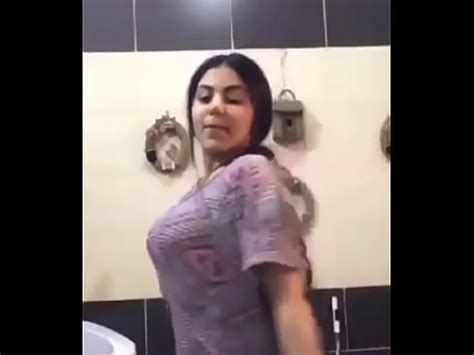Linda chica expuesta por completo en la cámara XVIDEOS
