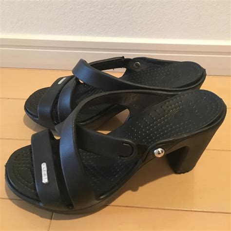 Crocs クロックス ヒールサンダル 黒の通販 By Michelas Shop｜クロックスならラクマ