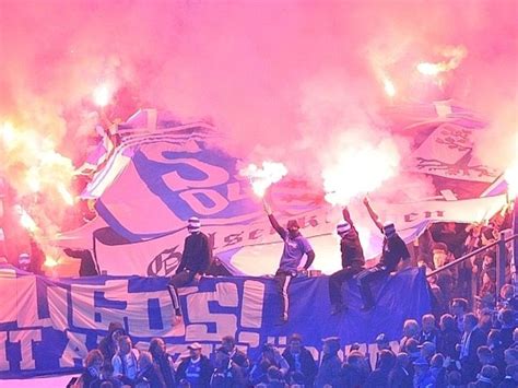 Pyro Aktion Von Schalke Ultras Gegen Frankfurt Hat Nachspiel