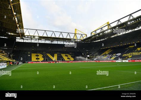 Borussia dortmund stadium hi-res stock photography and images - Alamy