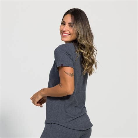 Blusa Victoria Gola em V de Moletim Físico Fitness