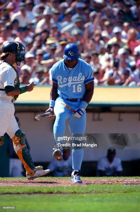 Kansas City Royals Bo Jackson Upset Breaking Bat Over Knee After