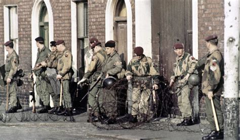 Photos of the British Army in Northern Ireland - 1969-1979 - Flashbak