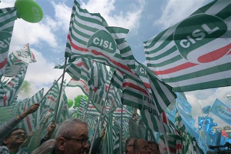 Manifestazione Cgil Cisl Uil A Milano Fumarola Servono Risposte