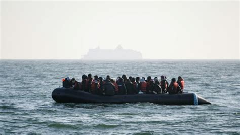 Traversée de la Manche 35 migrants secourus en mer dans le détroit du