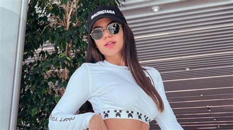 Ex BBB Hariany Almeida aposta em look confortável para viajar Sempre