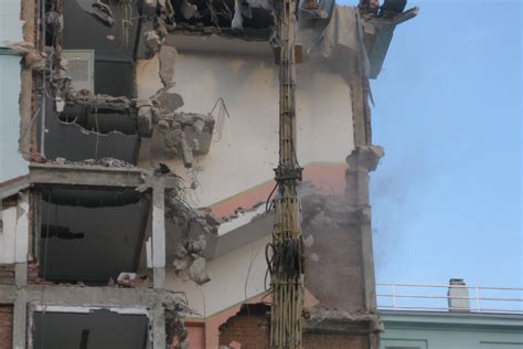 Tragica esplosione a Marsiglia crolla un condominio nel centro città