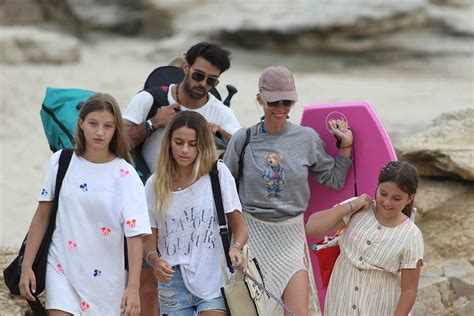 Nicole Neumann se reencontró con sus hijas en Punta del Este y