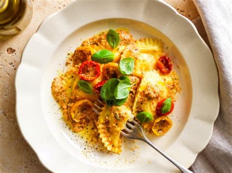 Ravioli Met Romige Saus Van Zongedroogde Tomaatjes Libelle Lekker