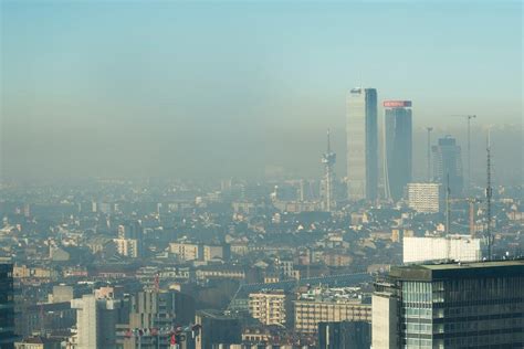 Linquinamento Atmosferico Aumenta Il Rischio Di Prendere Il Covid