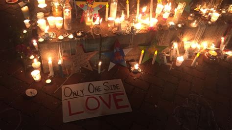 Charlottesville With Candlelight Thousands Gather On Uva Campus For