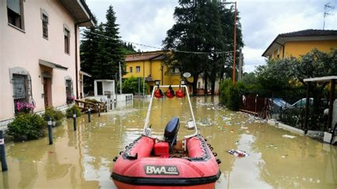 Foto Video Vodeni Armagedon U Italiji Poginulo Najmanje Devet Osoba