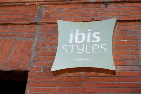 El Ibis Styles El Logotipo De La Muestra De Almohadas Y El Texto Verdes