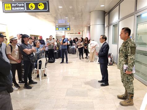 Aterrizan En Madrid Dos Aviones De La Fuerza A Rea Mexicana