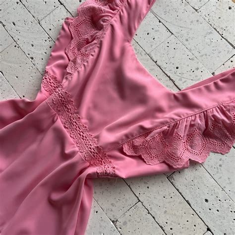 Vestido Longuete Babados Em Laise Detalhe Gripier Rosa Dondoca Moda