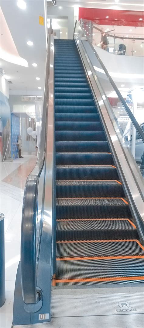 mall escalator,mall,shopping time ‧₊˚🖇️ ₊˚🎧⊹ ♡ in 2024 | Escalator ...