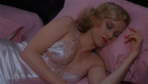 Nude Video Celebs Penelope Ann Miller Sexy The Shadow 1994