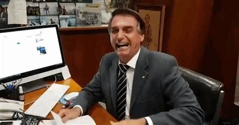 DA LUTA NÃO ARREDO O PÉ Bolsonaro trai eleitorado antes mesmo da posse