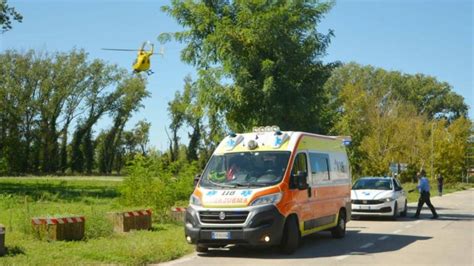 Ravenna Incidente Sul Lavoro Al Petrolchimico Operaio In Gravi Condizioni