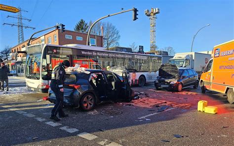 Hamburg Carsharing Auto Rast Bei Rot Drei Verletzte Mopo