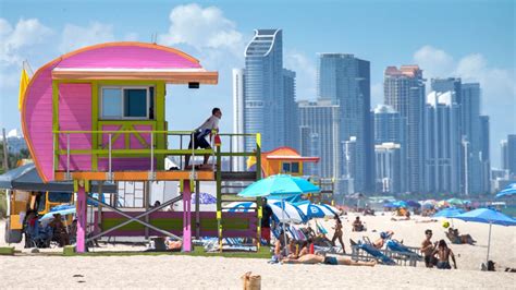 Miami Beach prohíbe fumar en la playa desde el 1 de enero con una