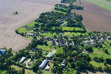 Groß Kordshagen aus der Vogelperspektive Dorfkern am Feldrand in Groß