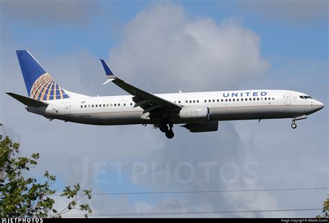 N69826 Boeing 737 924ER United Airlines Alberto Cucini JetPhotos