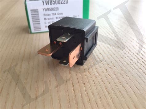 LAND ROVER LR3 DISCOVERY 3 AIR SUSPENSION COMPRESSOR RELAY TO PUMP