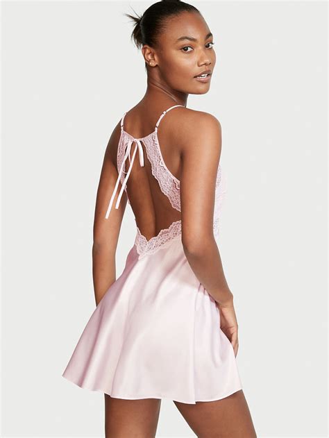 Nuisette En Satin Et Dentelle Avec Décolleté Plongeant Et Dos Nu PYJAMAS ET LINGERIE
