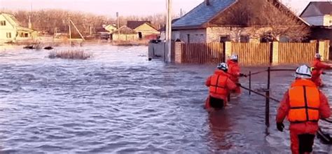 Evacúan a más de 1 000 personas en la ciudad rusa por inundaciones