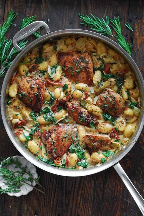 Creamy Tuscan Chicken and Gnocchi (30 Minutes, ONE-PAN) - Julia's Album