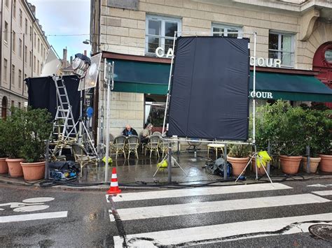 Lyon Michaël Youn et Constance Gay en tournage place Bellecour